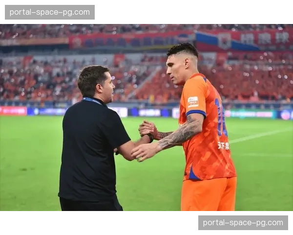 通讯:从替补到冠军——回顾莫伊塞斯“一夜双赛”夺得临时腰带的全过程 通讯:从替补到冠军——回顾莫伊塞斯“一夜双赛”夺得临时腰带的全过程