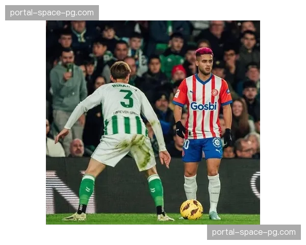 金靴争夺速报：马约拉尔帽子戏法，联赛进球数追平多夫比克